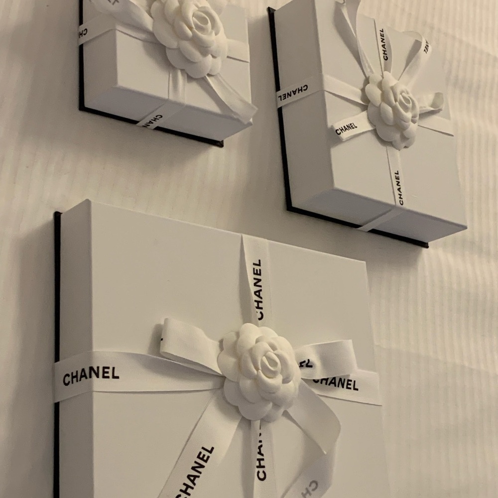 Brand new Authentic Rare from Paris Chanel White Gift Box with Ribbon,camellia. - Picture 13 of 13